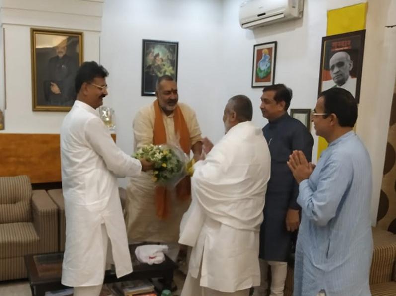 Girish visits country's Top Political Leaders