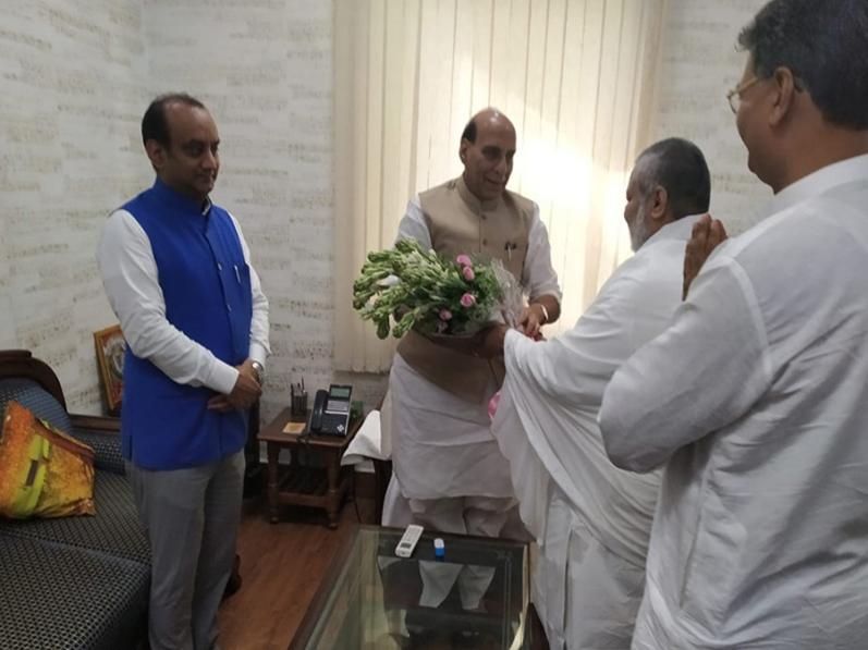 Girish visits country's Top Political Leaders