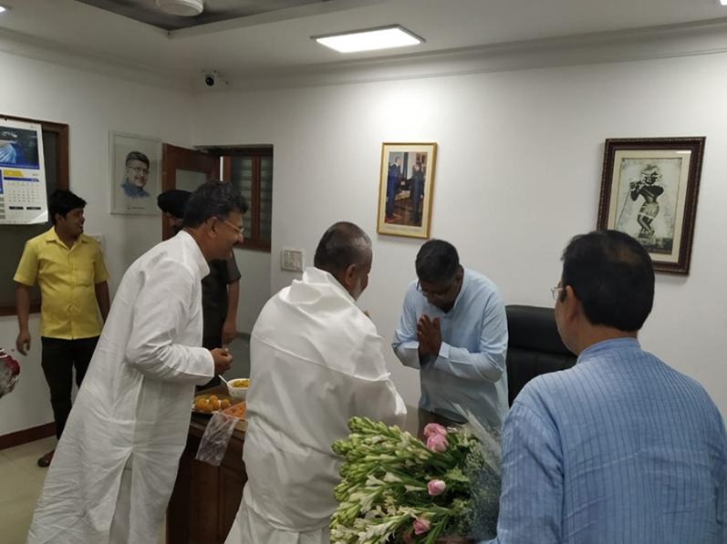 Girish visits country's Top Political Leaders