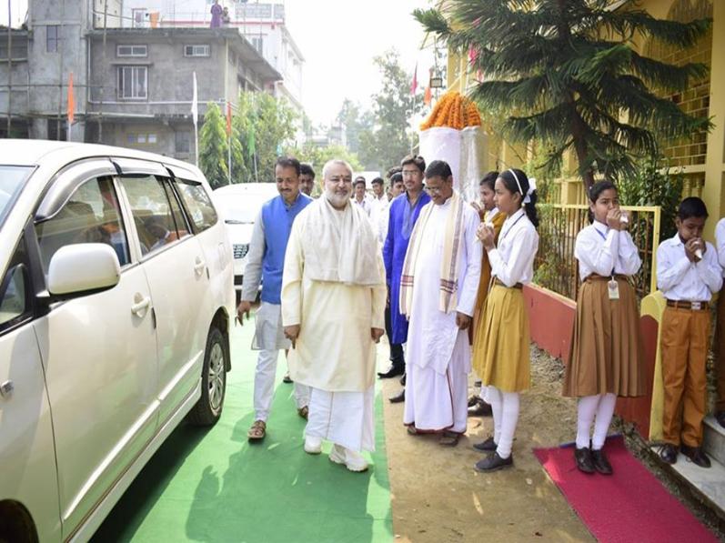 Brahmachari Girish Ji welcomed at MVM Karimganj Assam.