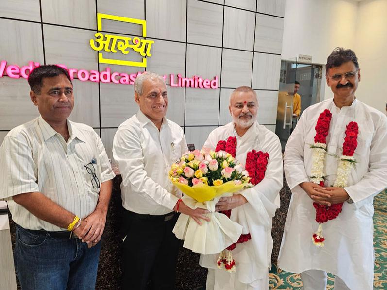 ब्रह्मचारी गिरीश जी ने आस्था अध्यात्मिक टीवी चैनल के सीईओ माननीय श्री प्रमोद जोशी जी से भेंट की।