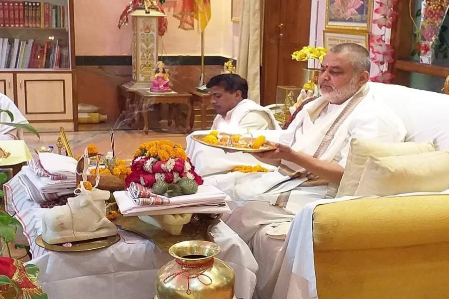 Brahmachari Girish Ji performing Rudrabhishek on the auspicious of Shri Shivratri Celebration at Gurudev Brahmanand Saraswati Ashram Bhopal 