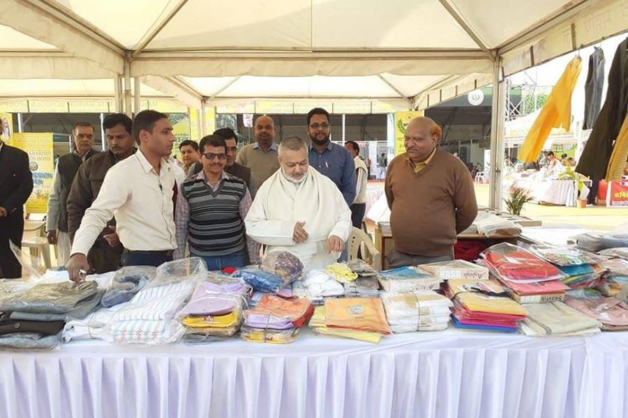 Brahmachari Girish Ji visited Van Mela Bhopal. Girish ji also visited other stalls and purchased some herbs and Ayurvedic Medicines.