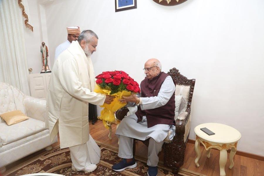 Brahmachari Girish Ji visited His Excellency The Governor of Madhya Pradesh, Shri Lalji Tondon ji and briefed him about all activities of Maharishi Organisation.