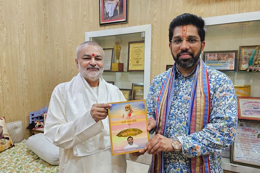 Brahmachari Girish Ji has met with world renowned  Katha Vachak and head of Vedic Yatra Pariwar of Vrindawan Bhagwat Kinkar Pundit Shri Anurag Krishna Shastri 
