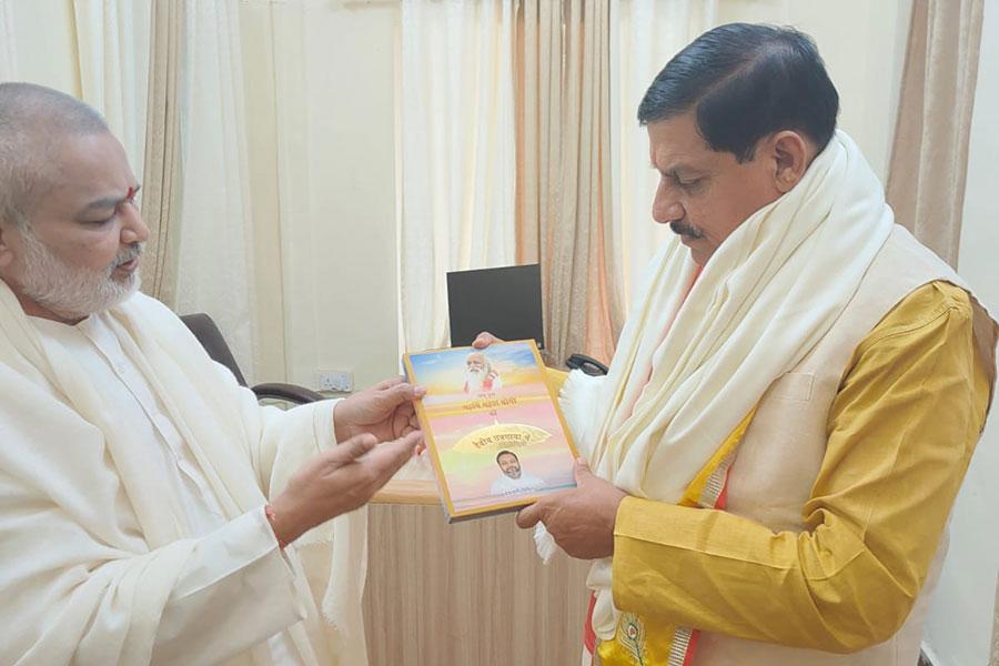 Brahmachari Girish Ji and Shri Arvind Singh Rajpoot (The Registrar of Maharishi Mahesh Yogi Vishwavidyalaya) has greeted Honourable Dr. Mohan Yadav Ji on behalf of Maharishi Organisation  for becoming Chief Minister of Madhya Pradesh and honoured him with flower bouquet and shawl. 