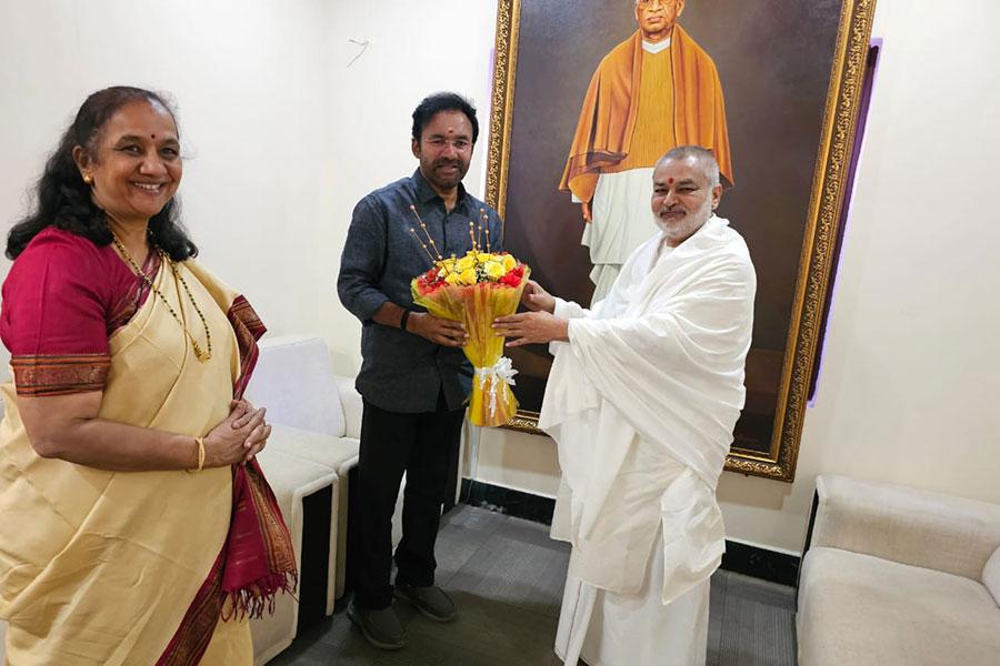 Brahmachari Girish ji with Mrs. Vasanthy Parasuraman and Shri Ramdev has met and presented his new book 