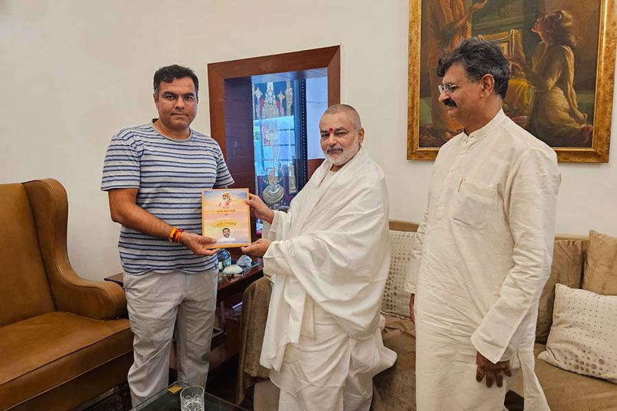 Brahmachari Girish Ji with Shri Ved Prakash Sharma met with present Member of Parliament from West  Delhi Respected Shri Pravesh Verma Ji.  