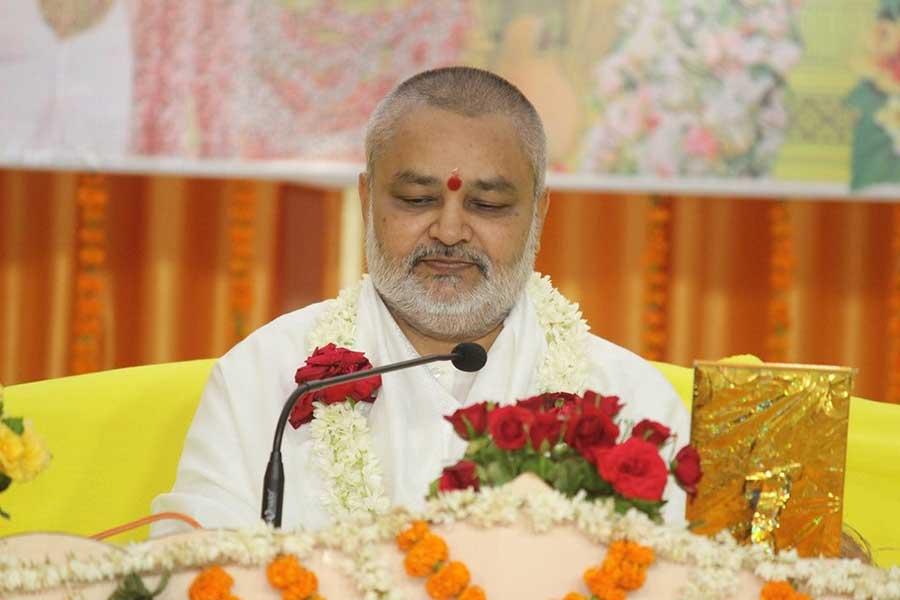 Brahmachari Girish Ji addressing the audience on the auspicious occasion of Shri Guru Purnima Celebration on 15th July 2019 at Maharishi Vidya Mandir Ratanpur Campus Bhopal.
Brahmchari Girish offered all the acheivements of Maharishi organisations to the lotus feet of Shri Gurudev. 
