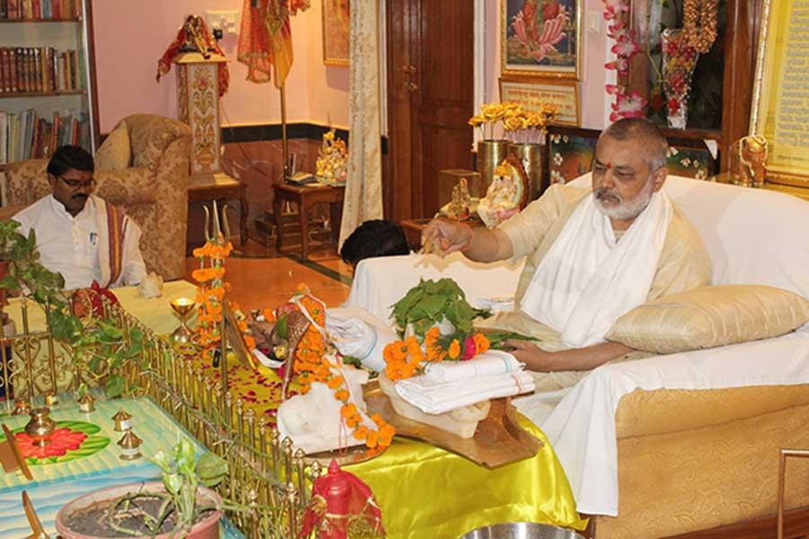 Rudrabhishek was performed by Brahmachari Girish Ji in presence of Vedic Pundits, staff and guests at Gurudev Brahmanand Sarawati Ashram, Bhojpur Road, Bhopal on second auspicious Shravan Somwar. 
