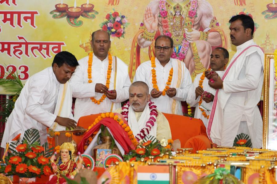 Shri Hanuman Jayanti was celebrated in all Maharishi Organisations today. Puja was performed by Brahmachari Girish Ji with Maharishi Vedic Pandits in auspicious muhurat. Blessings of Shri Hanuman Ji was seeked for the well being of the world family.
