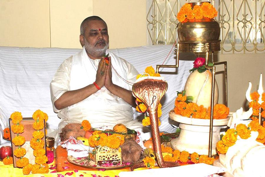 Brahmachari Girish Ji performing Rudrabhishek Aarti at Maharishi Gandharva Ved Bhawan, Bhopal in presence of Vedic Pundits and members of Maharishi Organisation on last Shravan Somwar, 20th August 2018