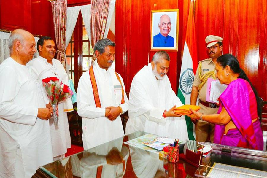 Brahmachari Girish Ji, Prof. Bhuvnesh Sharma, Shri V R Khare and Pro. Nilimp Tripathi met Her Excellency The Governor of Madhya Pradesh and briefed on Maharishi ji