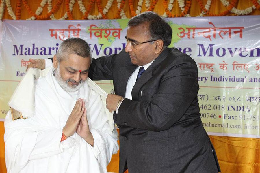 Brahmachari Girish Ji was honoured with garland, shawl and Shriphal by Shri Muktinath Patel, GM Allahabad Bank during conference on theme of ?Traditions and Development of Personality? on the eve of festival of colours-Holi on 27th Feb. 2018 at Bhopal 