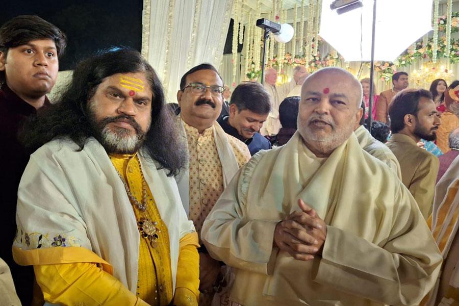 Ved Vidya Martand Brahmachari Girish ji has met Jagatguru Chitraguptapeethadheeshwar Swami Sadchitanand ji Maharaj. 