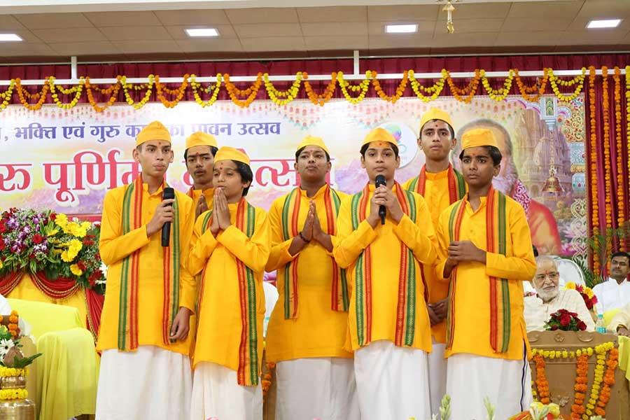 Shri Guru Purnima was celebrated at the national level with great devotion and grandeur over two days at the Maharishi Utsav Bhawan, Gurudev Brahmanand Saraswati Ashram, Bhopal.