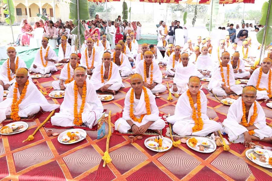 अक्षय तृतीया के शुभ अवसर पर महर्षि संस्थान में यज्ञोपवीत संस्कार का भव्य आयोजन 
