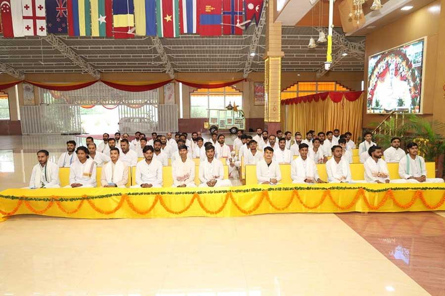 Ved Vidya Martand Brahmachari Girish Ji has performed Maharudrabhishek on fourth Shravan Somvar with 121 Maharishi Vedic Pundits and Acharyas with the sankalpa of wellbeing of all dear members of our world family. Heavy rain started with Abhishek and ended on completion. Good oman. Jai Guru Dev, Jai Maharishi, Jai Shiv Shankar Ji.