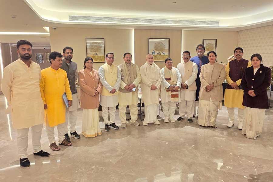 Brahmachari Girishji, Chairman of Maharishi Vidya Mandir Group has met  principals of all 10 branches of MVMs at Jabalpur, reviewed current status of branches and did planning for coming academic session.