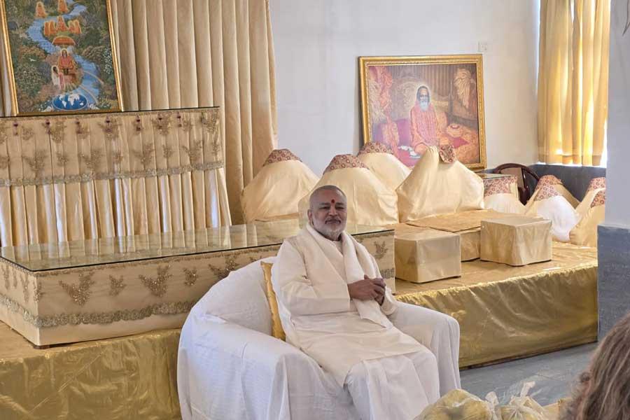 Brahmachari Girish Ji visited International Campus of Maharishi Mahesh Yogi Vedic University at Bijauri Brahmasthan of India and addressed a group of international course participants.