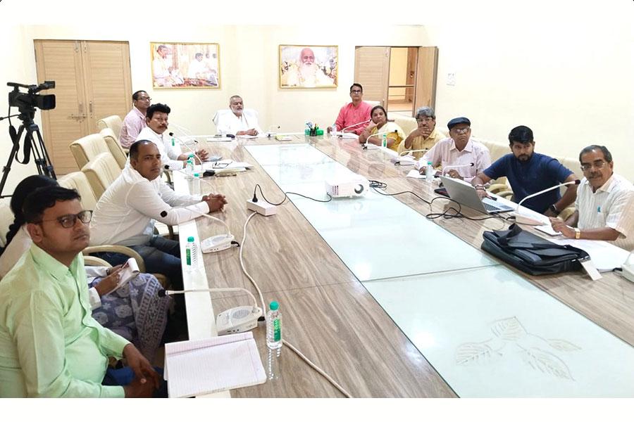 A planning session was organised with senior Vaidyas, Professors and Experts of Ayurveda at Bhopal to create disease free society, the divine wish of His Holiness Maharishi Mahesh Yogi Ji.