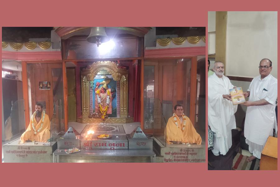 Brahmachari Girish ji has done puja and Aarti at famous Ramlala Hanuman temple at Jabalpur with Shri Ramdev, Shri Ajay Grover and Shri Dheeraj Kumar and presented his book 