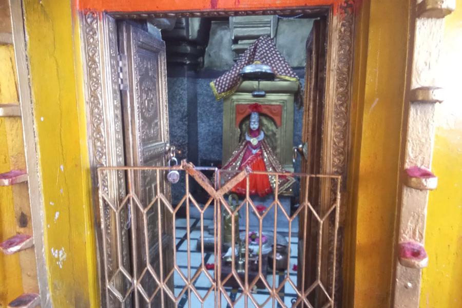 Ved Vidya Martand Brahmachari Girish Ji has visited Amarkantaka, from where fifth largest Holy River of India Narmada Ji has originated from a Shivlinga in Narmada Kund and worshiped Maa Narmada.
