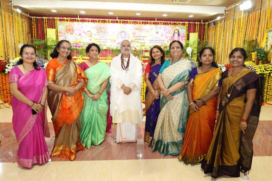 महर्षि शैक्षणिक संस्थान समूह के अध्यक्ष वेद विद्या मार्तंड ब्रह्मचारी गिरीश जी ने दो दिवसीय कार्यक्रम का शुभारंभ 
