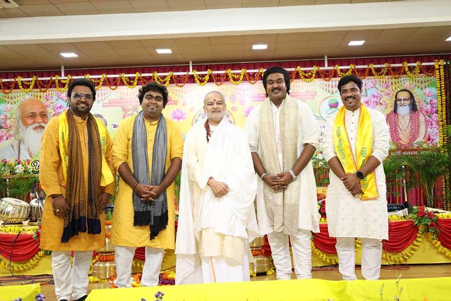   महर्षि विद्या मंदिर विद्यालय समूह के अध्यक्ष ब्रह्मचारी गिरीश जी ने २५ अगस्त को अनेक साधु, संत एवं महात्माओं की उपस्थिति में 