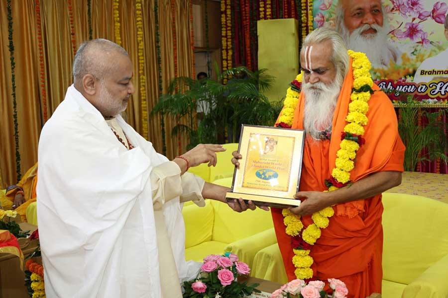   महर्षि विद्या मंदिर विद्यालय समूह के अध्यक्ष ब्रह्मचारी गिरीश जी ने २५ अगस्त को अनेक साधु, संत एवं महात्माओं की उपस्थिति में 