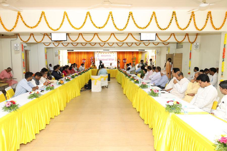 Deepawali Milan 2025 was organized by Maharishi Organisation with the theme to discuss 'Transform of India into Ideal India'. Over 70 dignitaries from Bhopal have participated in Milan.