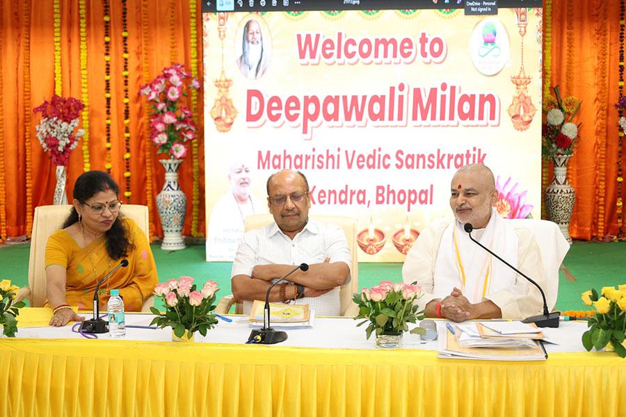 Deepawali Milan 2025 was organized by Maharishi Organisation with the theme to discuss 'Transform of India into Ideal India'. Over 70 dignitaries from Bhopal have participated in Milan.	