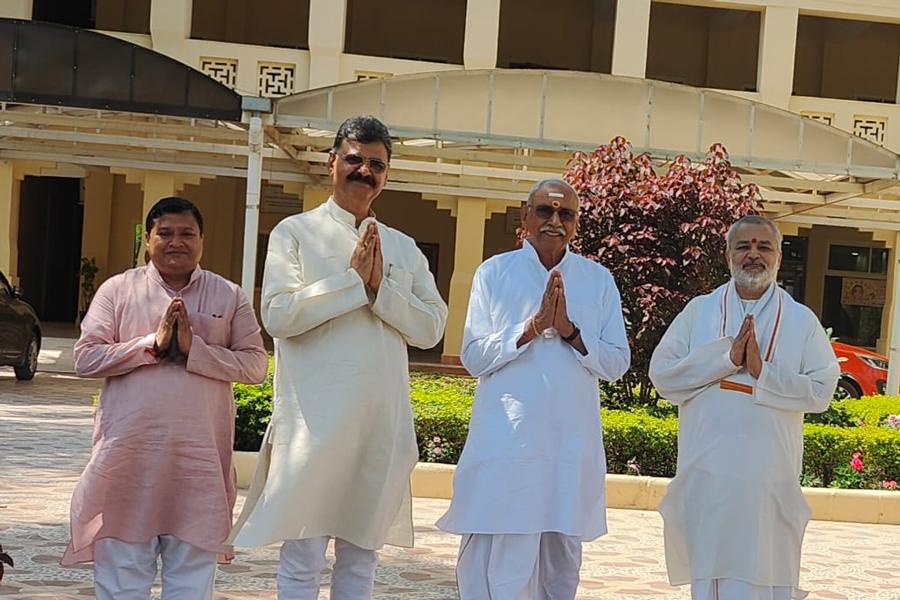Honourable Shri Dinesh Chandra Ji, International Patron of Vishwa Hindu Parishad has visited Maharishi  Vedic Health Centre, Bhopal. 