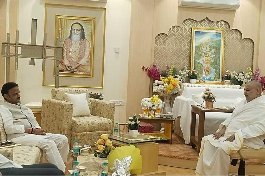 Brahmachari Girish Ji met today with Honourable Deputy Chief Minister of Government of Madhya Pradesh Shri Rajendra Shukla Ji. A useful discussion on Health Education and Health Facilities took place including mass level health benefits to the citizens of M.P.