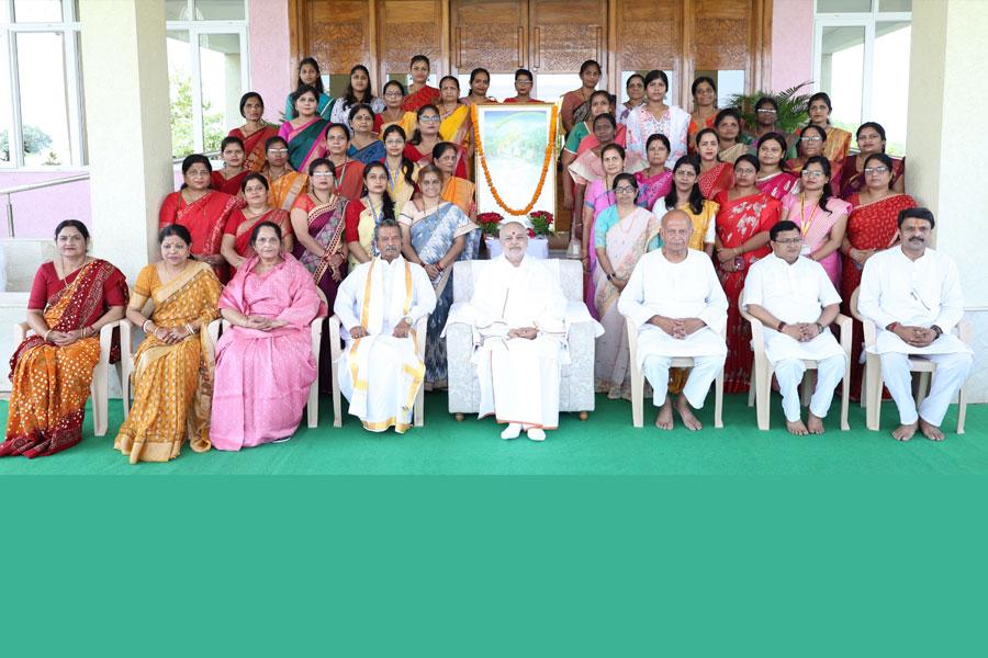 Maharishi World Peace Assembly was inaugurated today at Maharishi Bliss Residency, Bhopal by Ved Vidya Martand Brahmachari Girish Ji in presence of Prof. Bhuvnesh Sharma Ji- former Vice Chancellor of Maharishi Mahesh Yogi Vedic Vishwavidyalaya, Shri VR Khare-Director CPR Maharishi Vidya Mandir Schools Group, Shri Ranjan Singh Patwari-National Coordinator of Consciousness based Education and Smt. Anita Bhargava-TM and TM Siddhi Administrator.