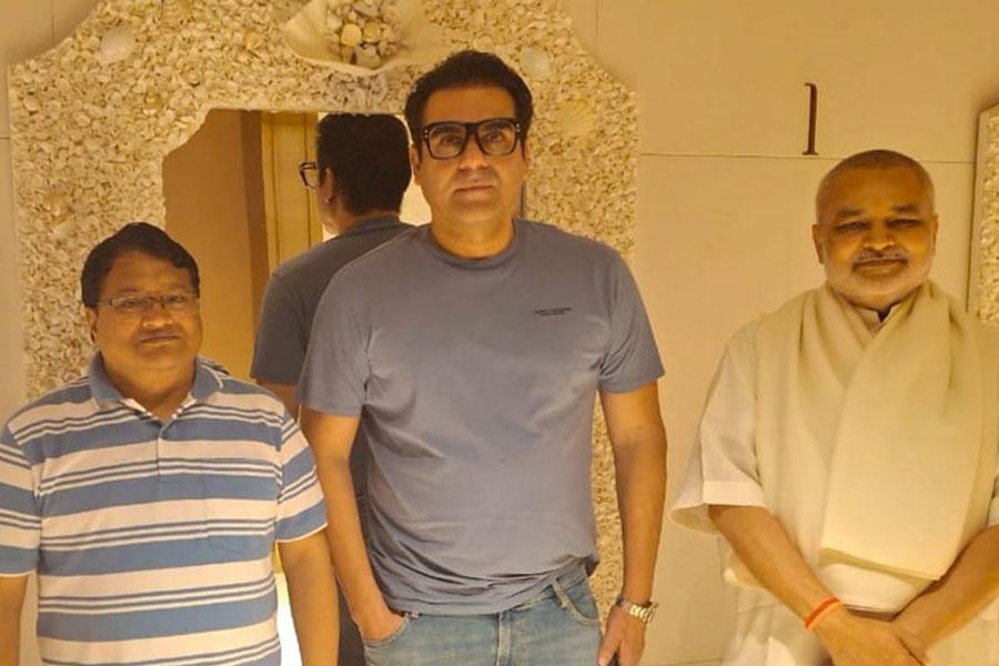 Brahmachari Girish ji and Ramdev ji met with famous Actor Mr. Arbaaz Khan and has mentioned about activities of Maharishi Organisation.
